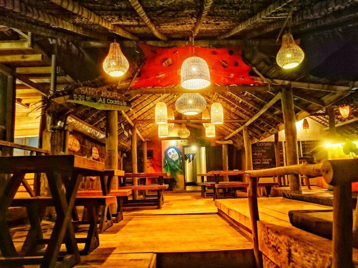 Backpack Beach Hostel & Reggae Bar Bussa エクステリア 写真