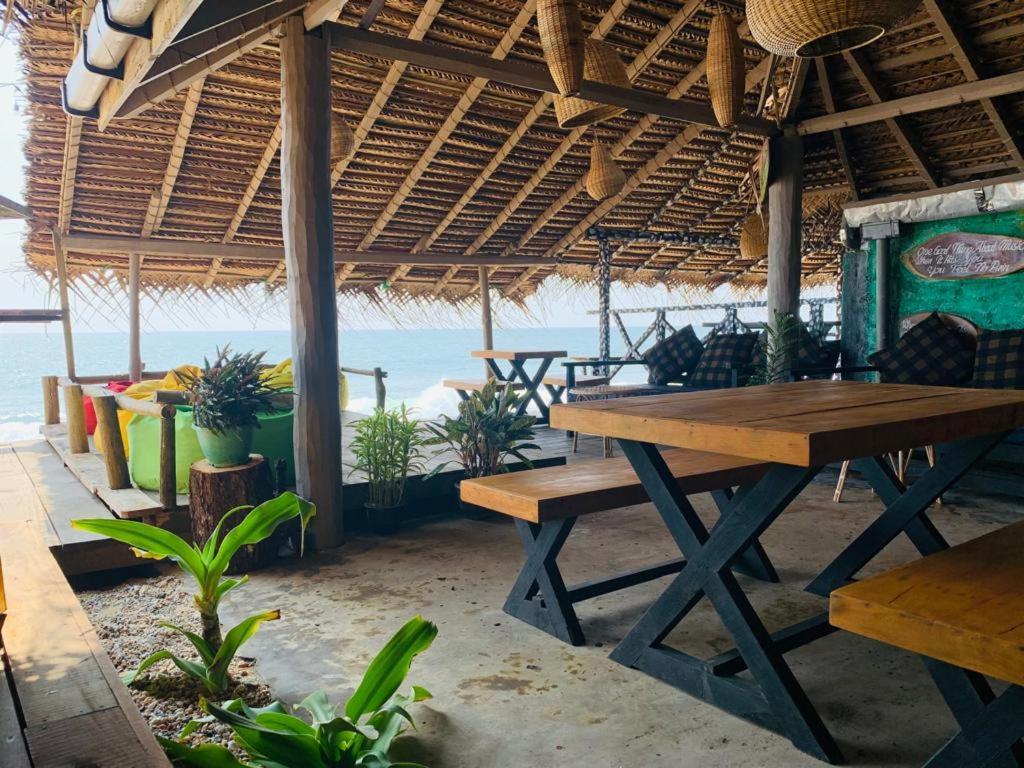 Backpack Beach Hostel & Reggae Bar Bussa エクステリア 写真