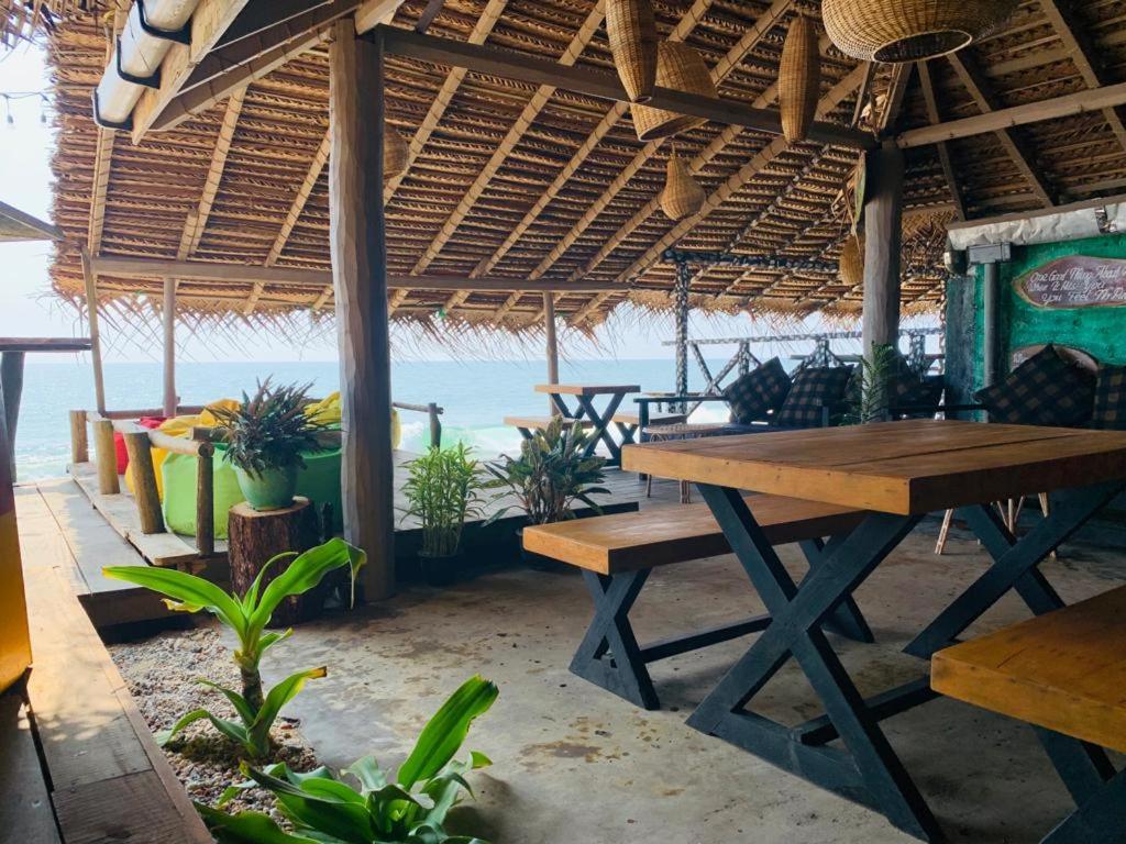 Backpack Beach Hostel & Reggae Bar Bussa エクステリア 写真