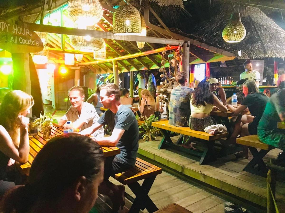 Backpack Beach Hostel & Reggae Bar Bussa エクステリア 写真