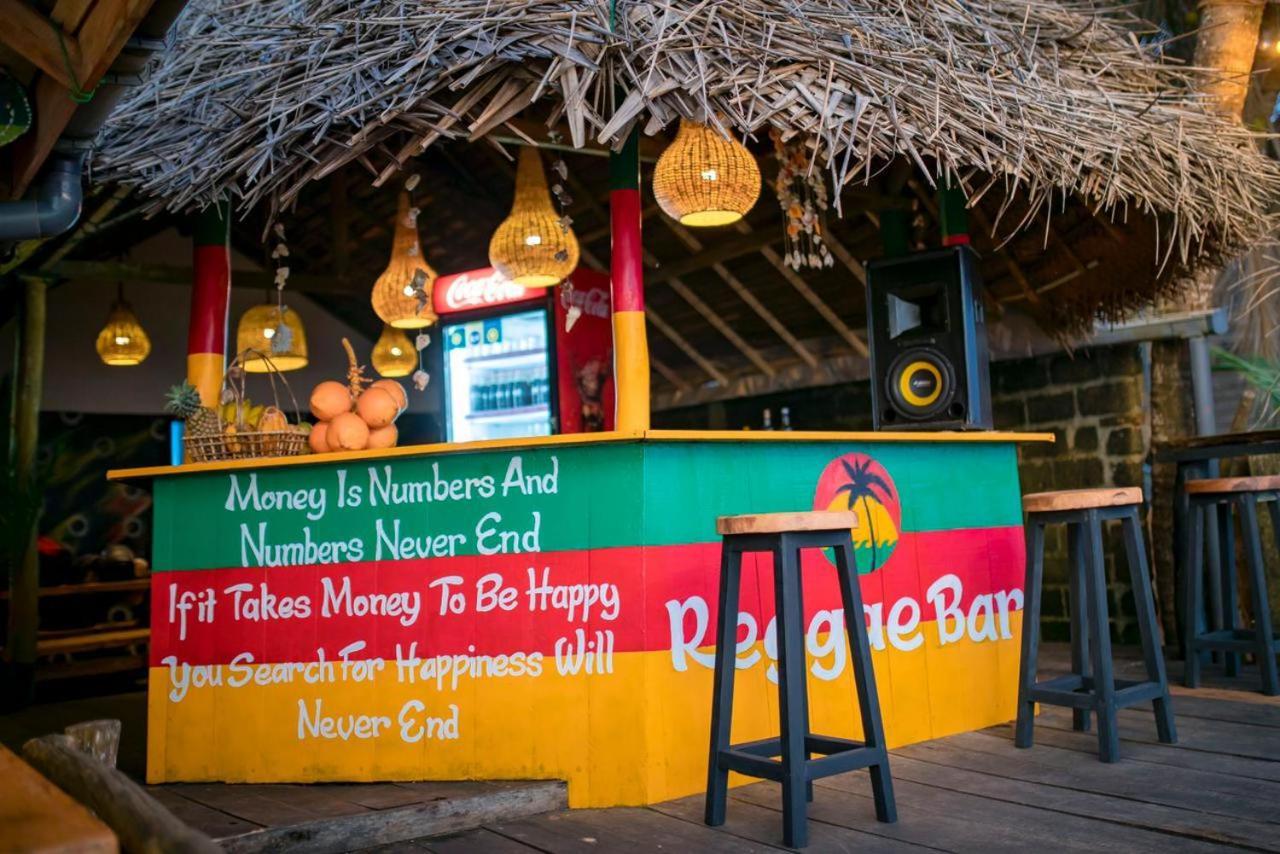 Backpack Beach Hostel & Reggae Bar Bussa エクステリア 写真