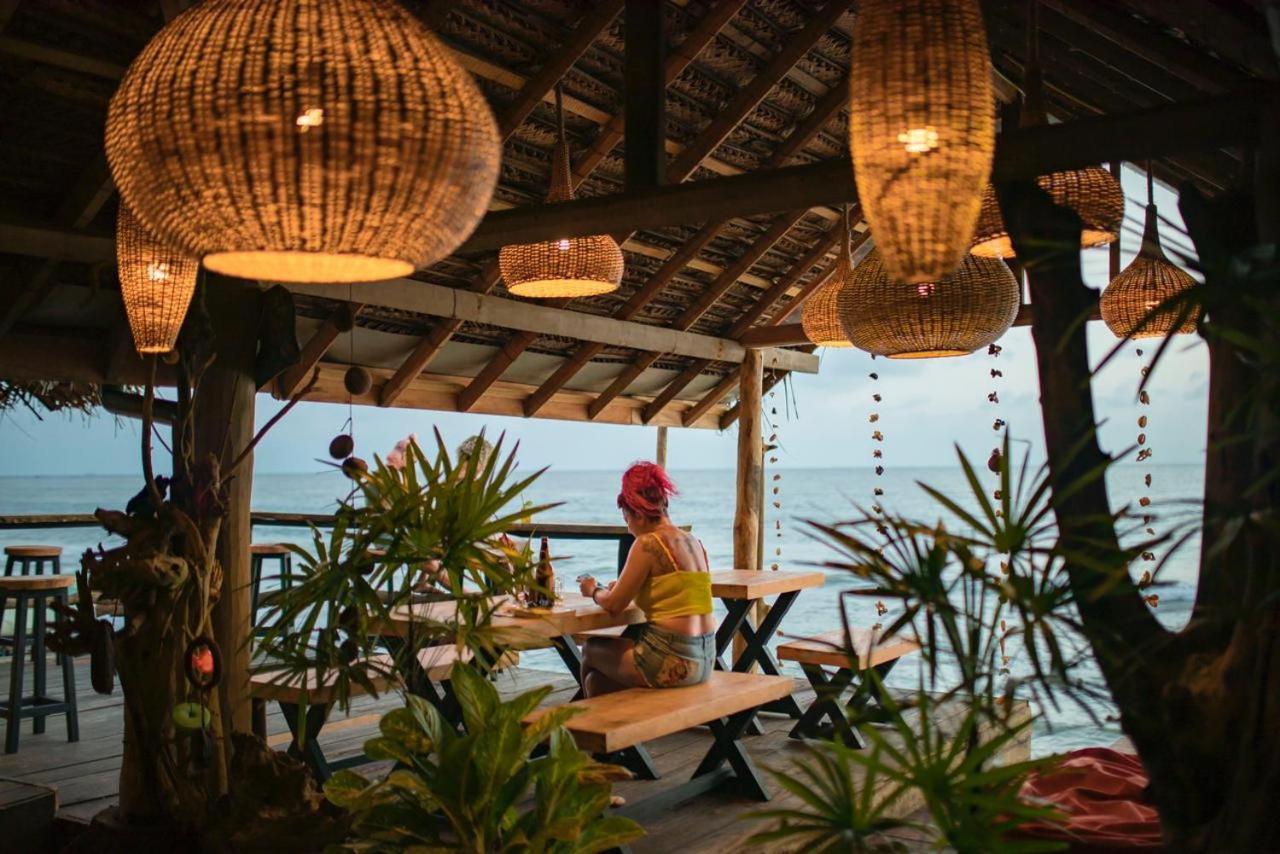 Backpack Beach Hostel & Reggae Bar Bussa エクステリア 写真