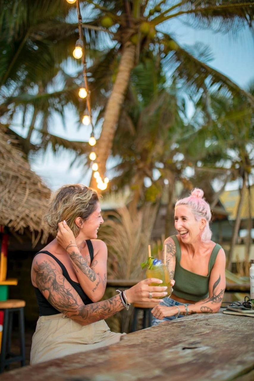 Backpack Beach Hostel & Reggae Bar Bussa エクステリア 写真