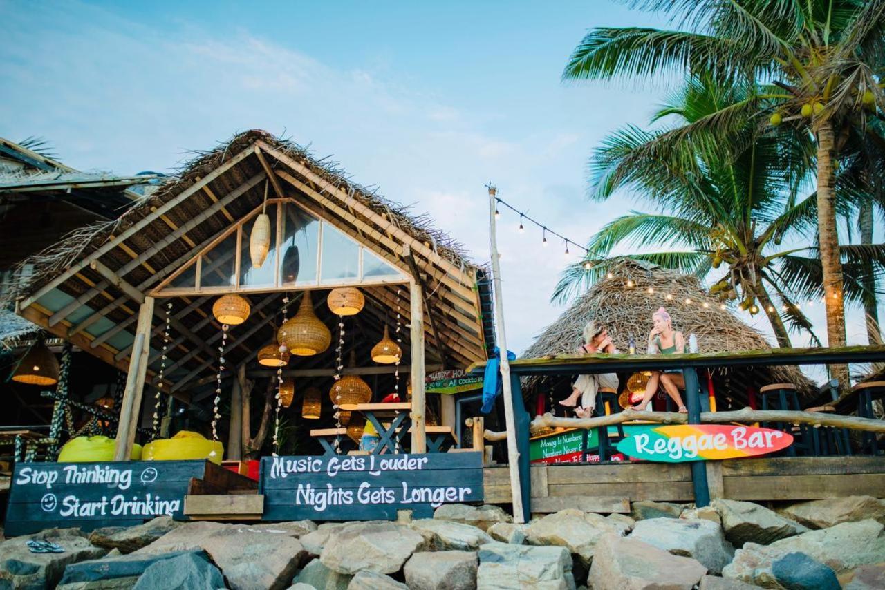 Backpack Beach Hostel & Reggae Bar Bussa エクステリア 写真