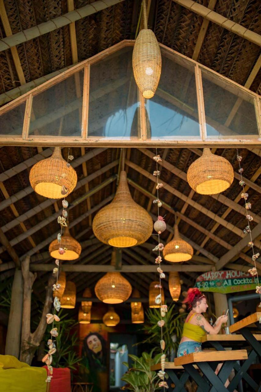 Backpack Beach Hostel & Reggae Bar Bussa エクステリア 写真