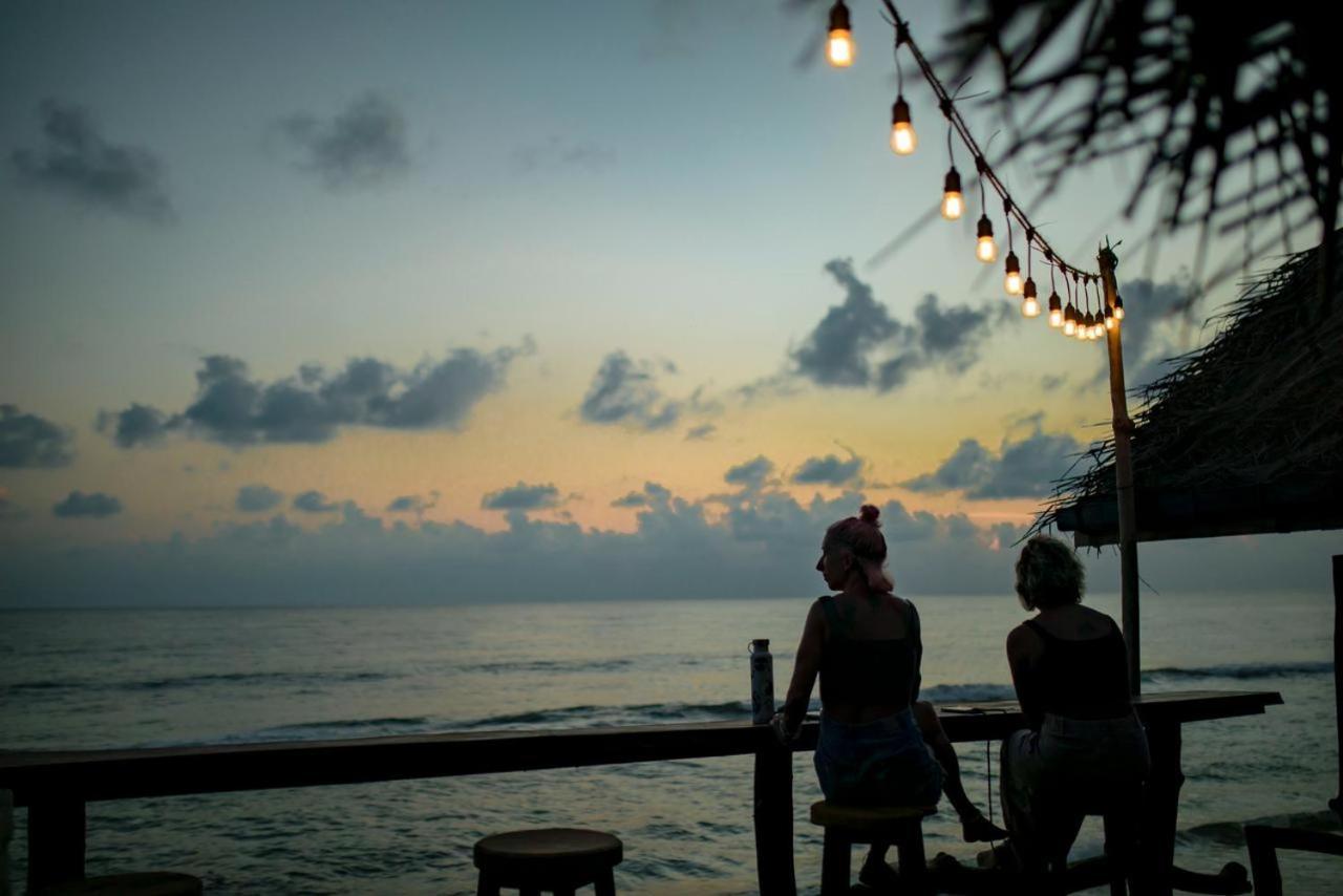 Backpack Beach Hostel & Reggae Bar Bussa エクステリア 写真