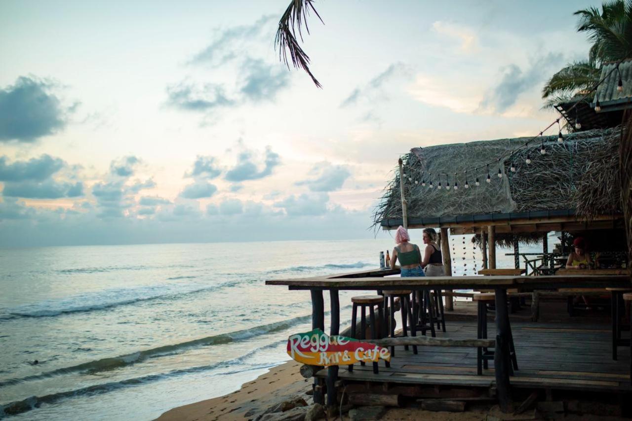 Backpack Beach Hostel & Reggae Bar Bussa エクステリア 写真