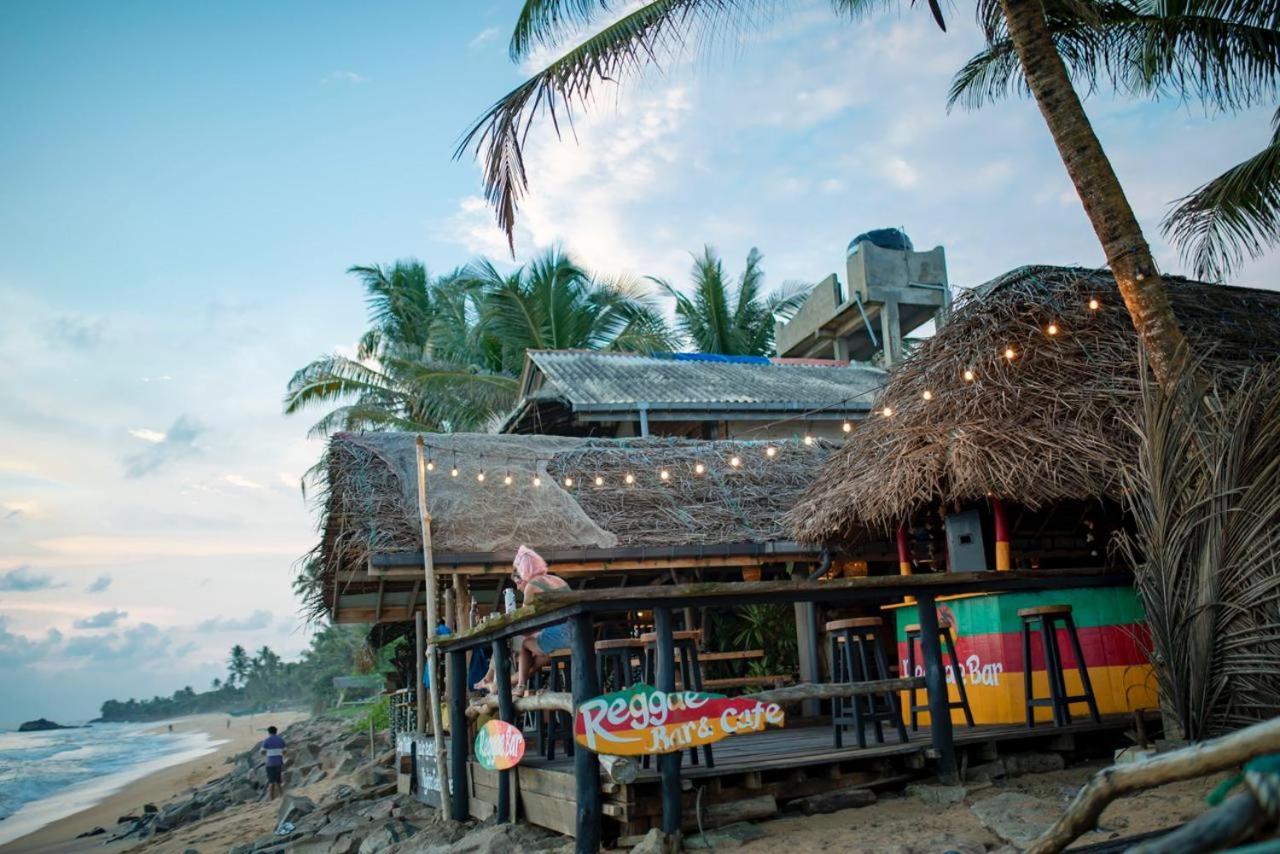 Backpack Beach Hostel & Reggae Bar Bussa エクステリア 写真