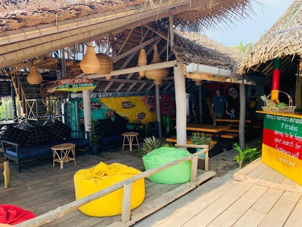Backpack Beach Hostel & Reggae Bar Bussa エクステリア 写真