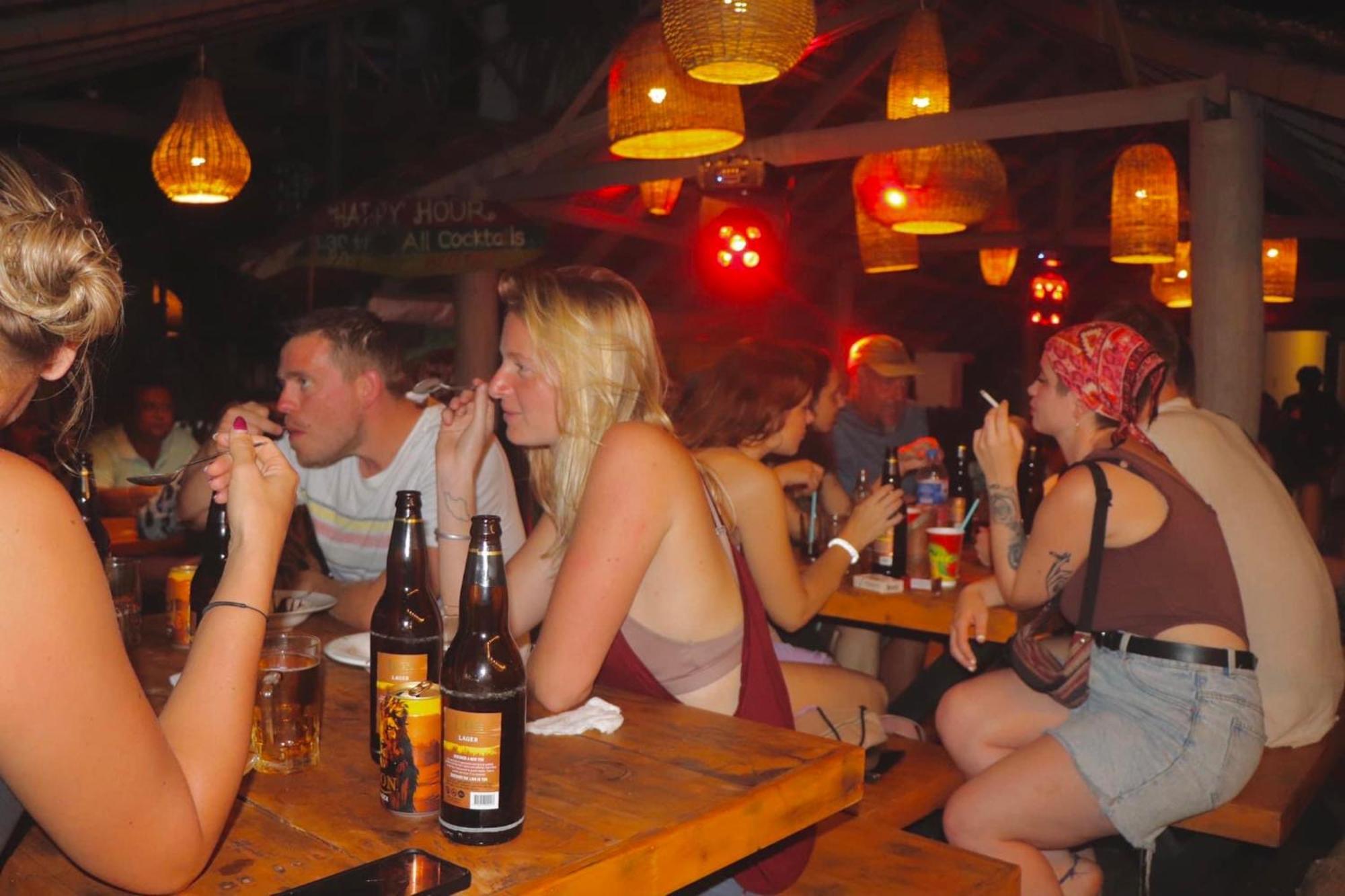 Backpack Beach Hostel & Reggae Bar Bussa エクステリア 写真