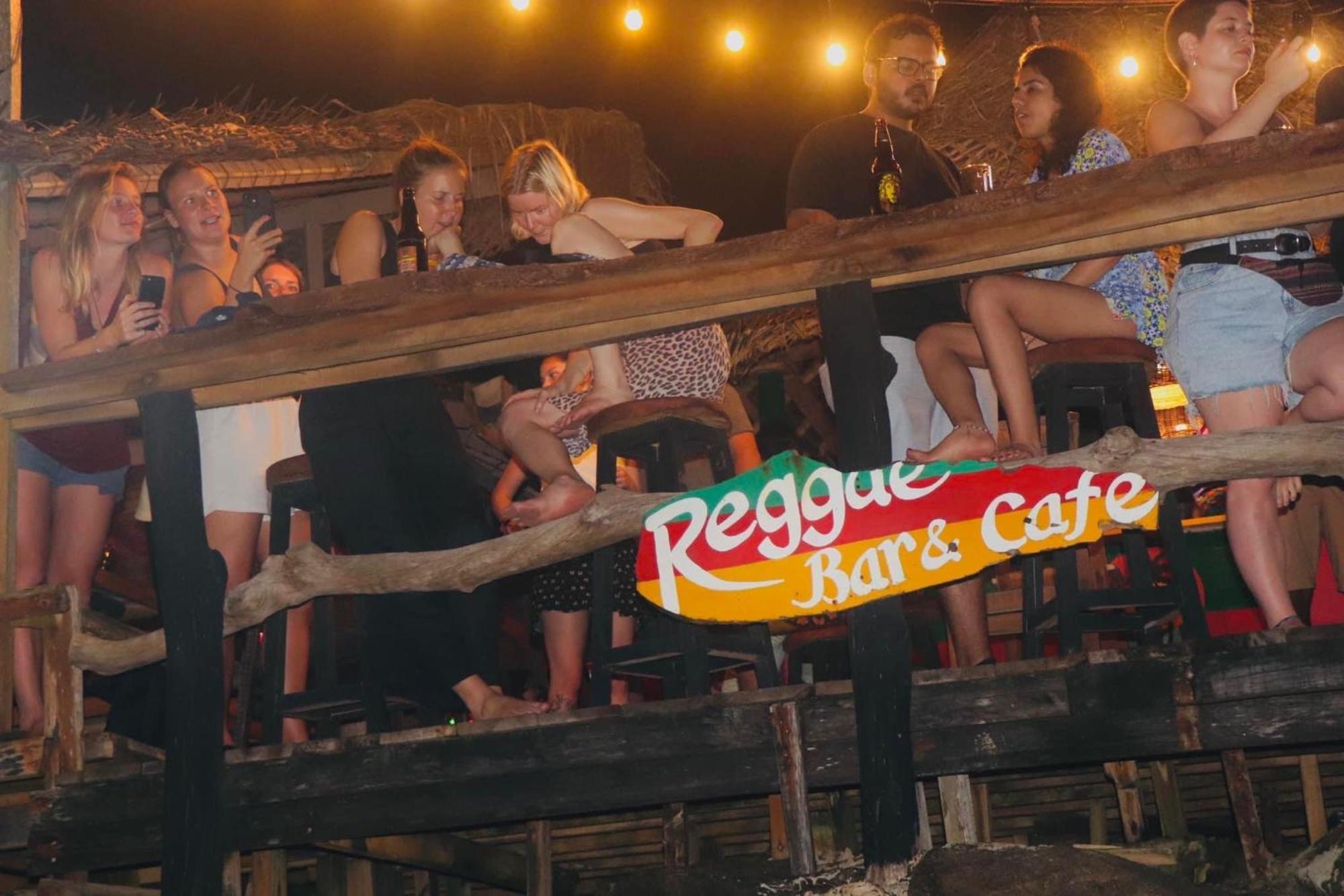 Backpack Beach Hostel & Reggae Bar Bussa エクステリア 写真