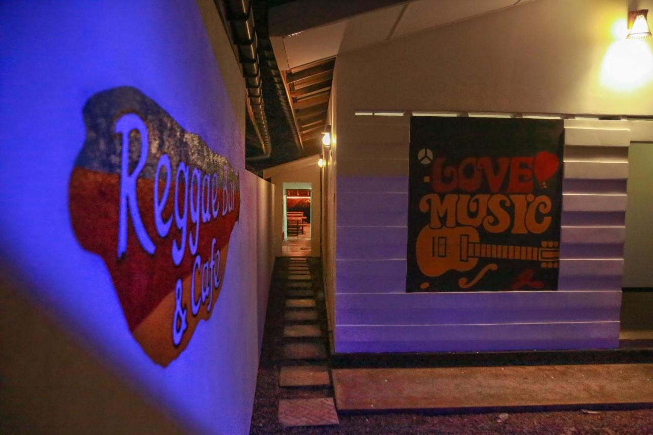 Backpack Beach Hostel & Reggae Bar Bussa エクステリア 写真