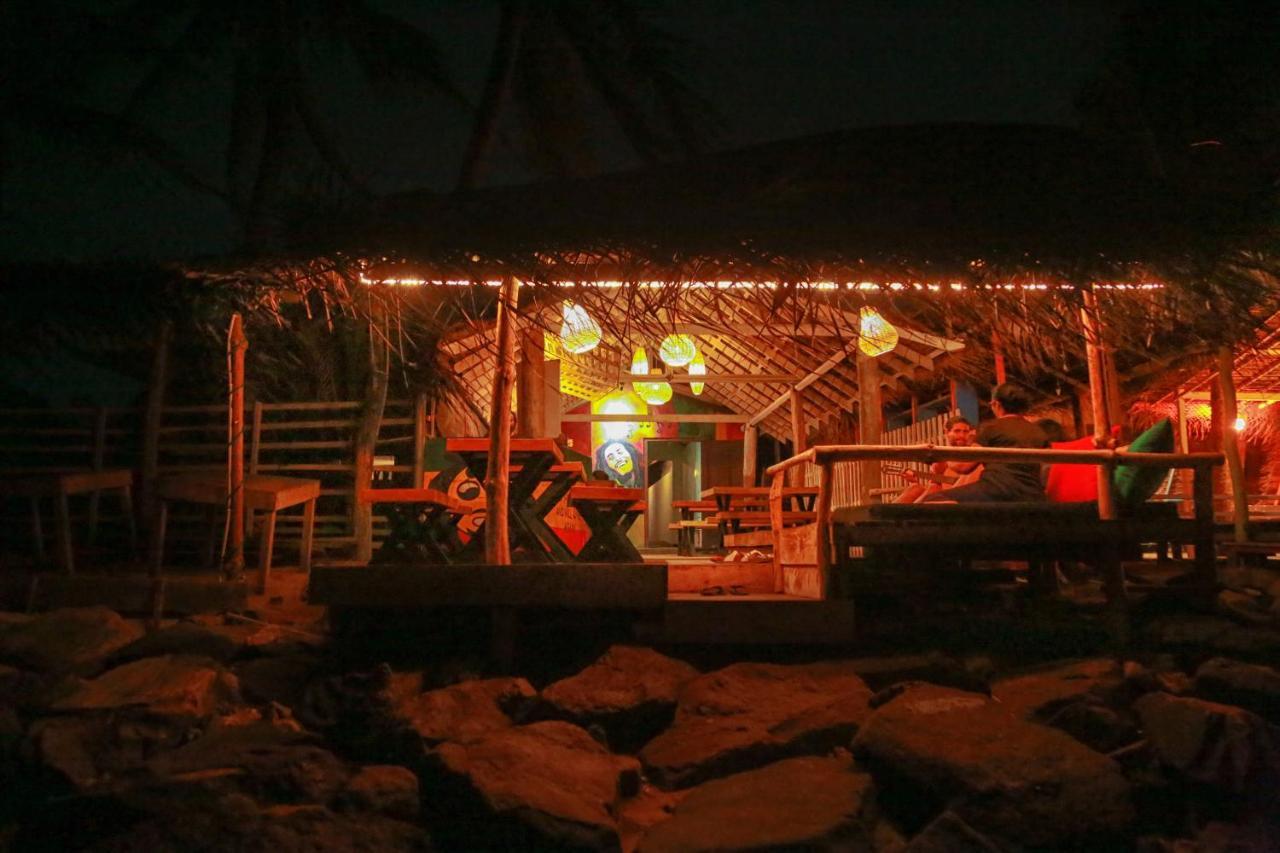 Backpack Beach Hostel & Reggae Bar Bussa エクステリア 写真